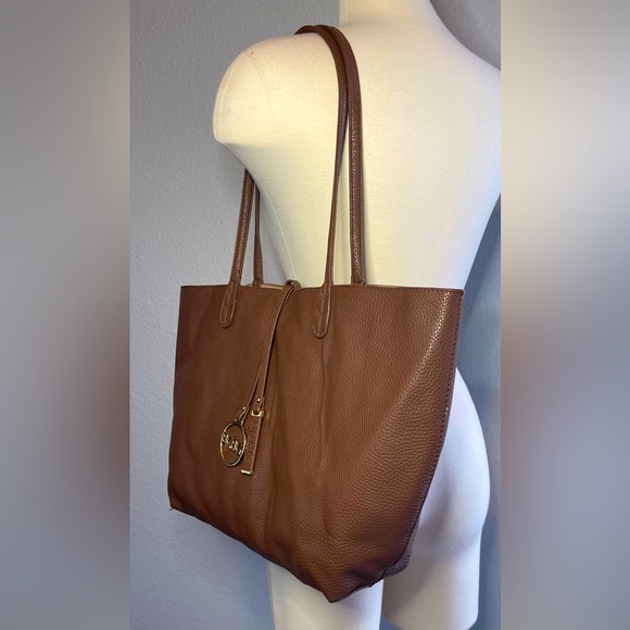 BCBG Brown Tote Shoulder Bag w/matching Removable Pouch - Picture 3 of 11